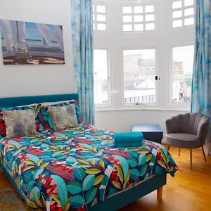 Apartment Seaside Centre - Large 3br, Wifi, 8 Min Walk, Bournemouth