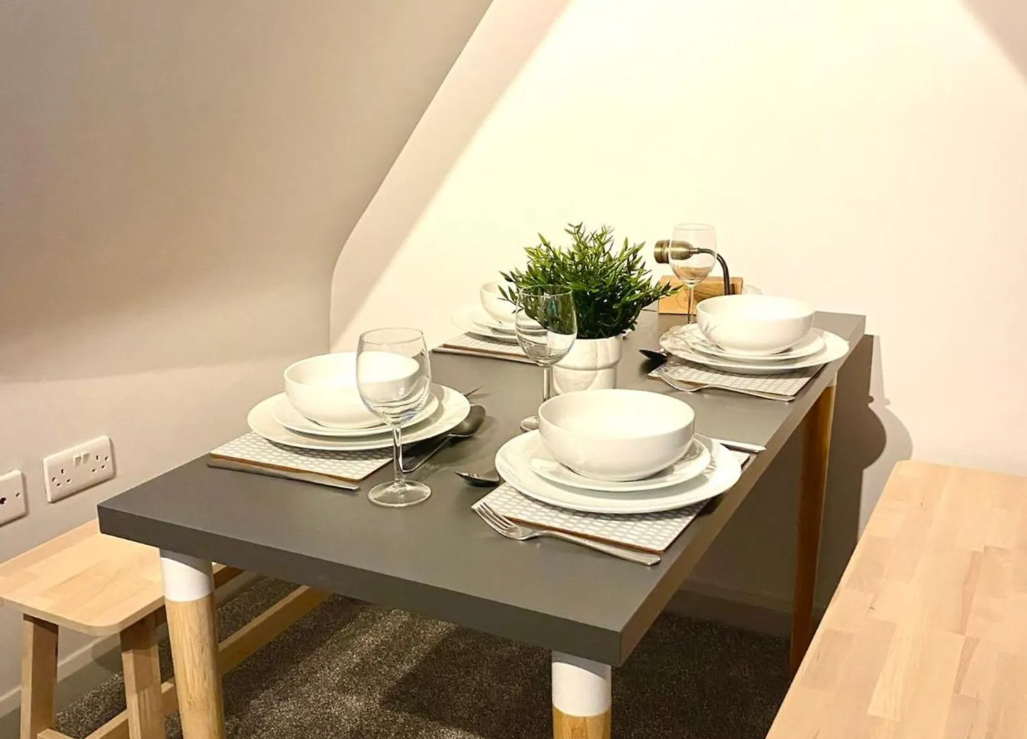 Stylish Beachside Haven: 2-Bedroom Apartment Near Bournemouth 0*,